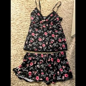 Women's 2 piece pajama set.